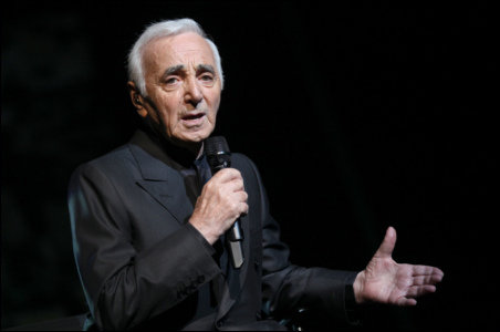 7795004801_le-chanteur-charles-aznavour-en-septembre-2011-sur-la-scene-de-l-olympia-a-paris.jpg.a49171ac1c28ac1c5bba93056e642040.jpg