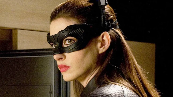 Anne-Hathaway-Catwoman-1.png.841a6147d1c51b7ffb9b3e963c93bf41.png
