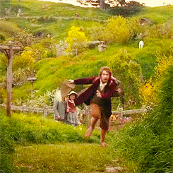 440325420_Hobbit_LOTRGIFSeries-BilboBaggins-1-(request).gif.2818019a719994357e509df7f3b194a8.gif