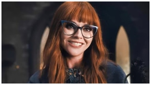37346452_vignetteLaurelsaison1.png.d16c15fb75de8a904366f82763e73401.png